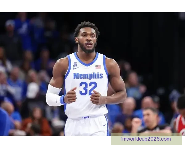 雷诺自信称自己本届最佳新秀内线去年来唯一场均二十加十的大学球员